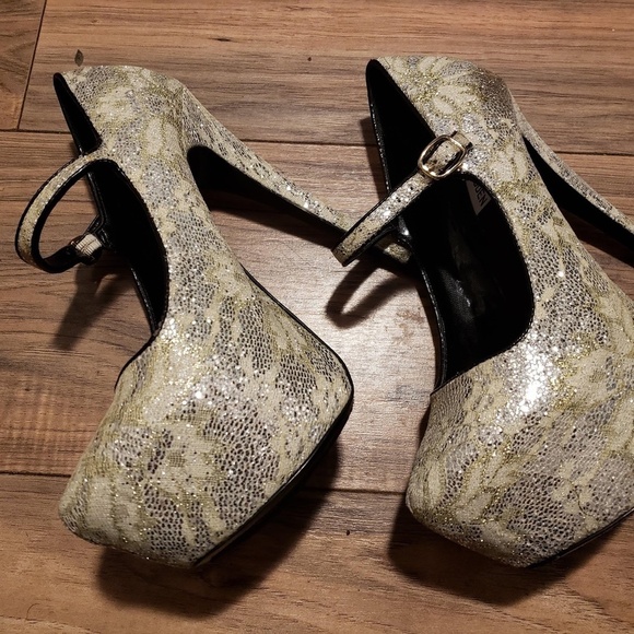 Steve Madden Gold Glitter Heels Viktoree Size 8 Medium - Picture 8 of 8
